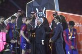 Frenkie de Jong bij de uitreiking van de medaille voor de tweede plaats van FC Barcelona bij de Supercopa de España 2024. © Getty Images