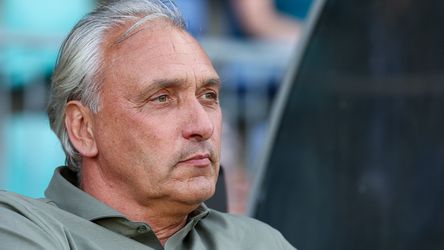 Trainer Robert Maaskant moet 'na een gezamenlijke evaluatie' op zoek naar een nieuwe uitdaging