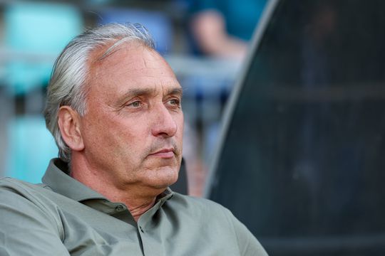 Trainer Robert Maaskant moet 'na een gezamenlijke evaluatie' op zoek naar een nieuwe uitdaging