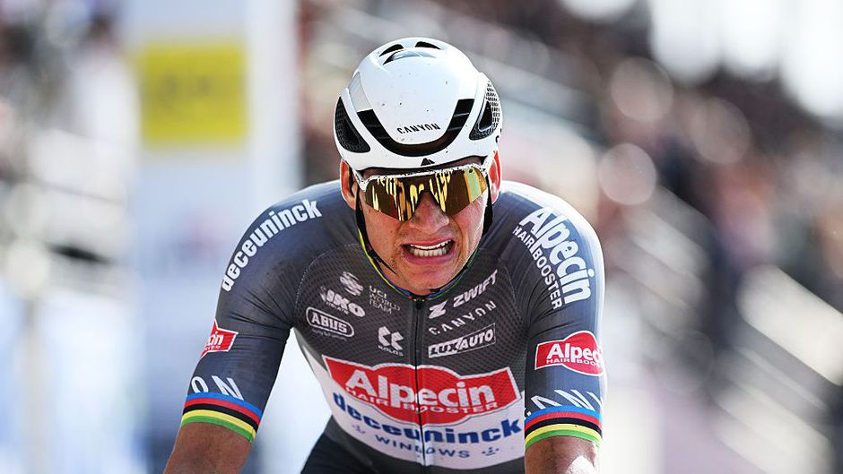 Mathieu van der Poel dreigt jarenlange vertrouweling aan rivaal Wout van Aert te verliezen