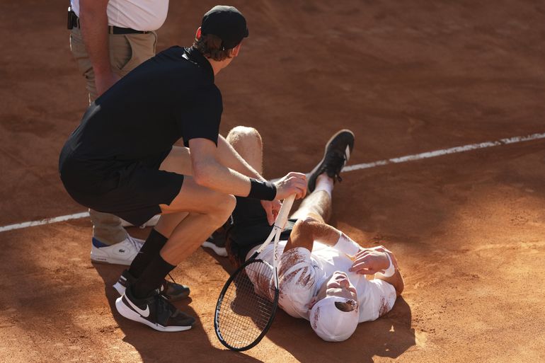 Tennisfans onder de indruk van Jannik Sinner na heldenactie richting 'grappige' Jesper de Jong