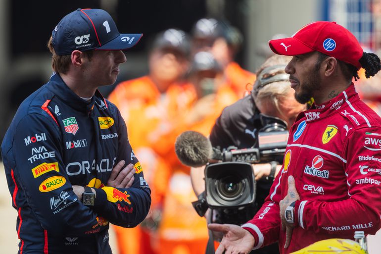 Formule 1-kampioen komt met opvallende theorie over Lewis Hamilton en wijst naar Max Verstappen