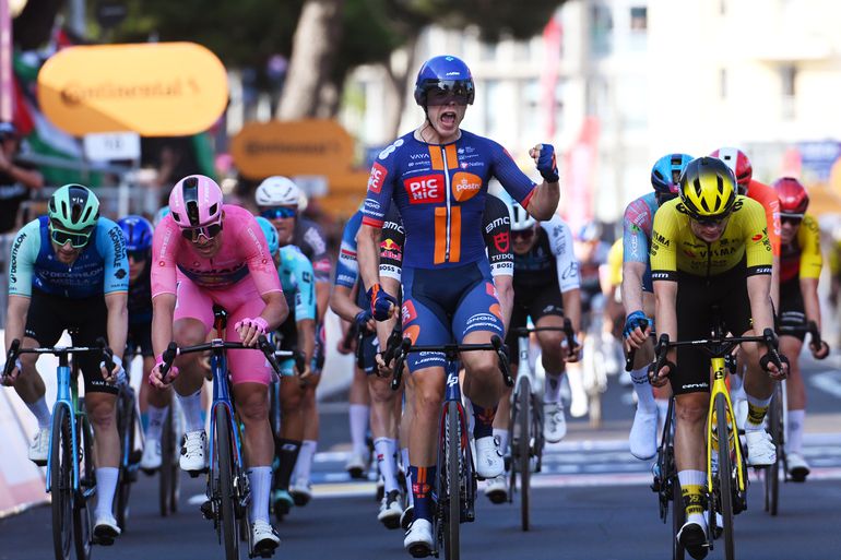 Verrassende Nederlandse zege in vierde etappe Giro d'Italia, volledig oranje podium in Lecce