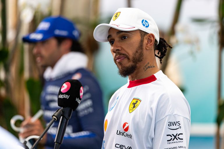 Onbegrip over gedrag van worstelende Lewis Hamilton: 'Dat draagt niets bij'