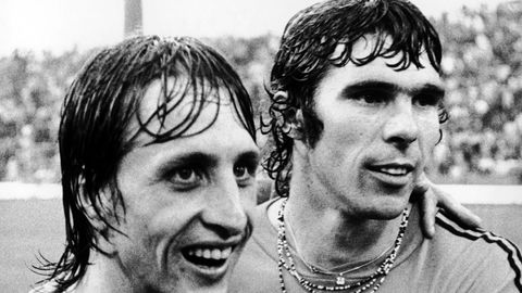 Bizar verhaal over mislukte wedstrijd tussen Ajax- en Feyenoord-legendes: 'Dat heeft wel mijn verjaardag verziekt'