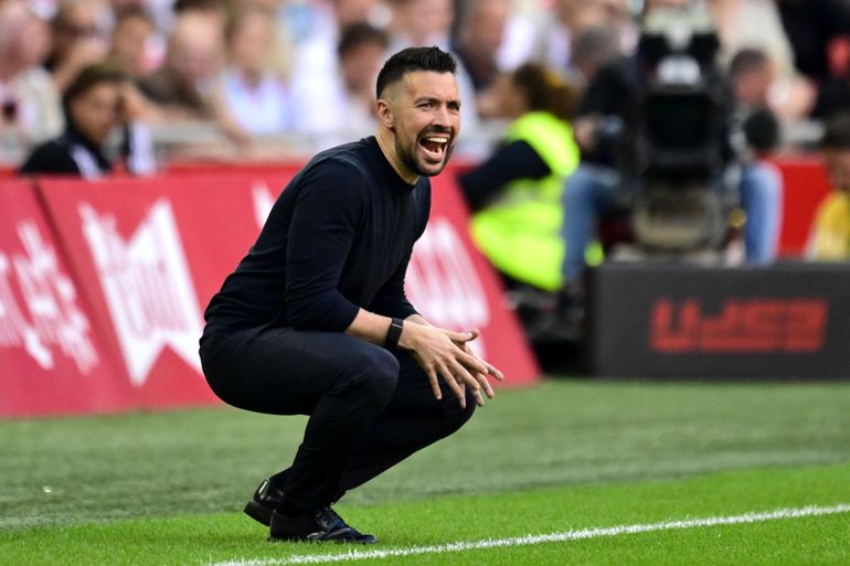 Ajax-trainer Francesco Farioli onthult hoe spelers 'heftig gevoel' verwerken: 'Nu moeten we vechten'