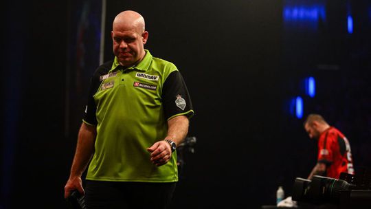 Goede vriend zet teleurstellende Michael van Gerwen op scherp: 'Daarna zal hij iets anders moeten doen'