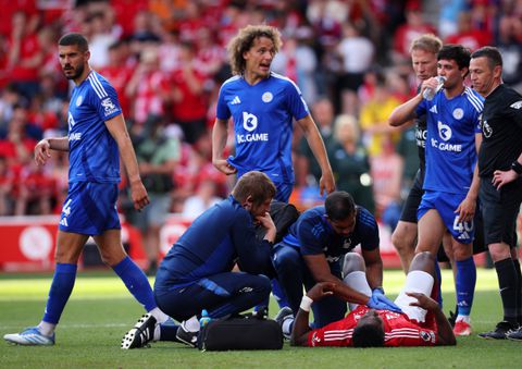 Goed nieuws: Premier League-spits ontwaakt uit kunstmatige coma na heftige botsing