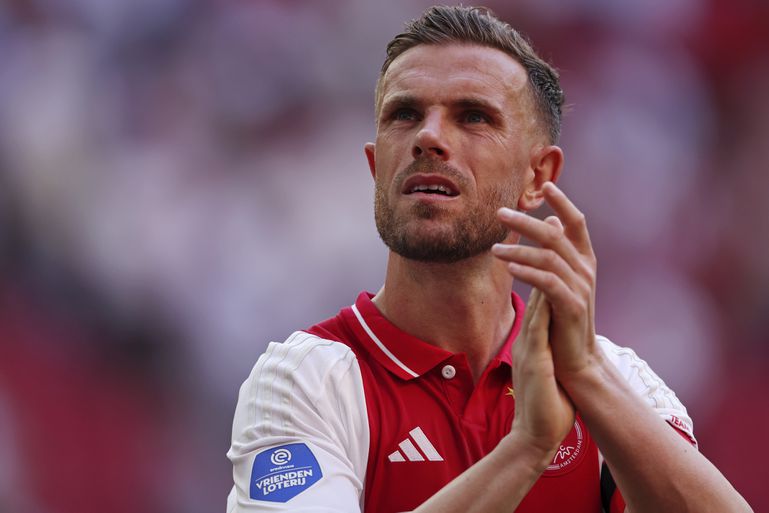 Heftige reacties op ‘eenzame’ Ajax-aanvoerder Jordan Henderson: 'Het is doorbijten'