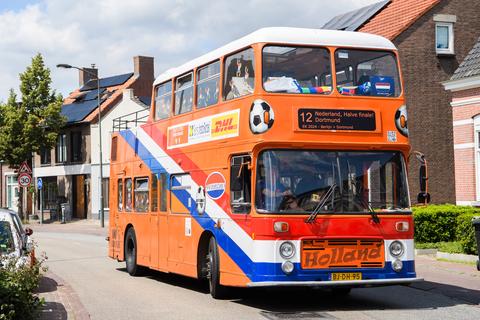 Iconische Oranjebus klaar voor WK na wereldreis