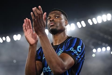 Denzel Dumfries gaat met geweldig gevoel naar WK voetbal: Oranje-international helpt Inter aan zeldzame prestatie