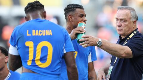 Curaçao-aanvoerder Leandro Bacuna spreekt zich uit over soap rond Dick Advocaat: 'Dit wil ik wel even rechtzetten'