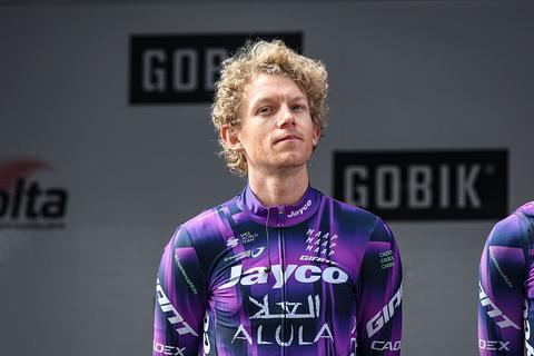 Wielrenner Koen Bouwman (partner van oud-schaatskampioen Carlijn Achtereekte) terug op iconische Giro-plek: 'Mijn carrière gemaakt'