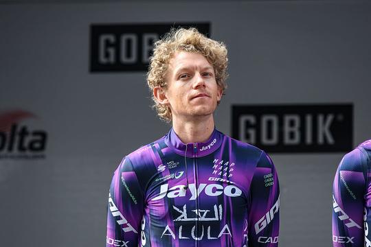 Wielrenner Koen Bouwman (partner van oud-schaatskampioen Carlijn Achtereekte) terug op iconische Giro-plek: 'Mijn carrière gemaakt'