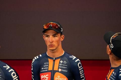 Tweede Nederlandse uitvaller in Giro d'Italia een feit: 'Ontzettend jammer om hem te verliezen'