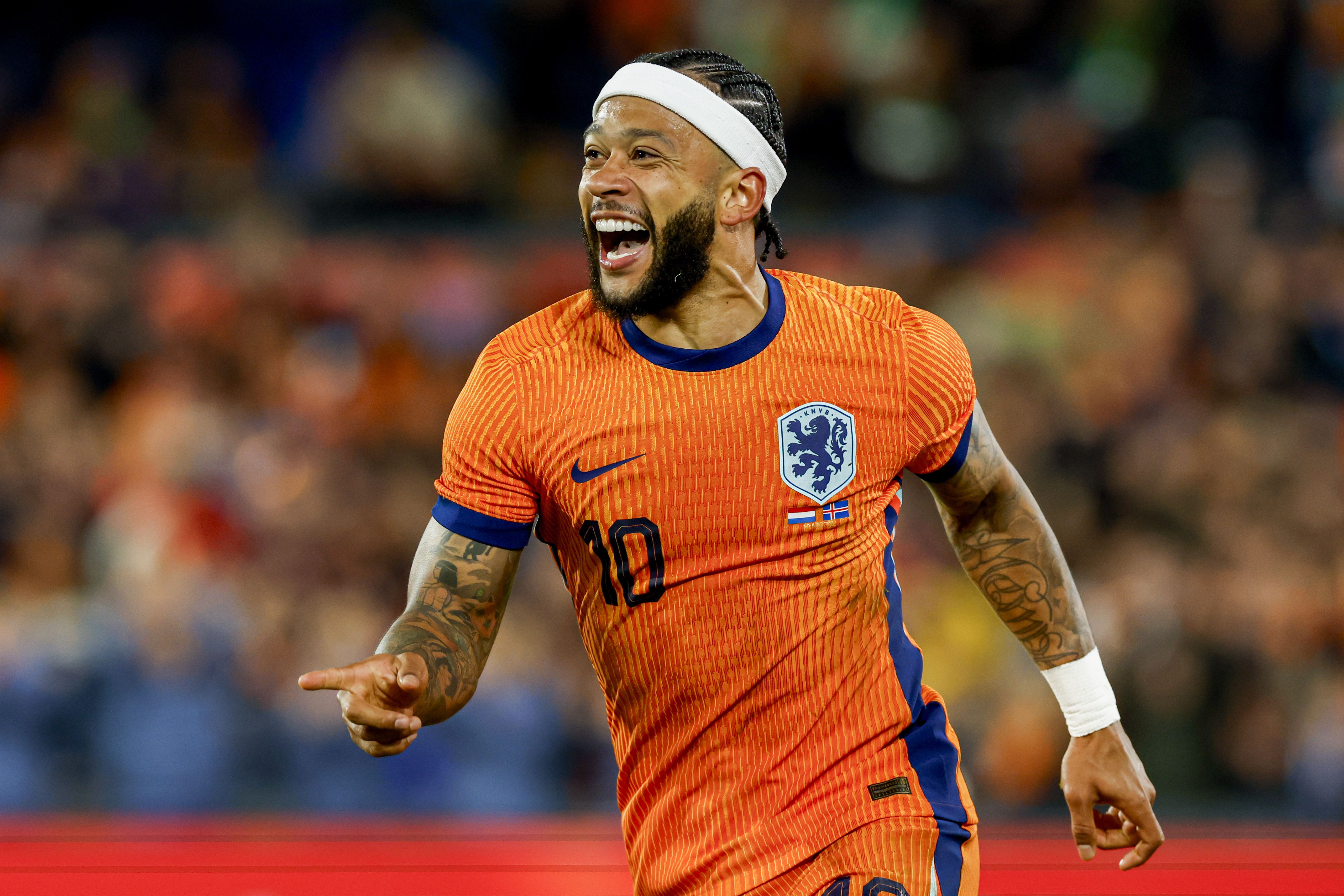 Memphis Depay komt op dag van Nederland - Polen met nieuwe muziek: 'Bedankt voor je mening'