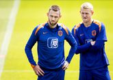 Stefan de Vrij en Matthijs de Ligt op de training. © ANP