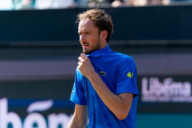 Russische toptennisser Daniil Medvedev uitgeschakeld door Amerikaanse 'reus' op Libéma Open