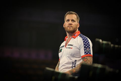 Medelijden met 'Nederlandse' darter op World Cup of Darts: 'Hij moet echt even zijn pijlen wegleggen'