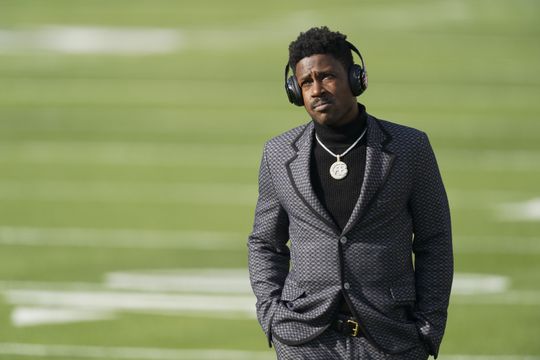 Geschrokken Amerikaanse sportwereld is in de ban van moordzaak rond Super Bowl-winnaar