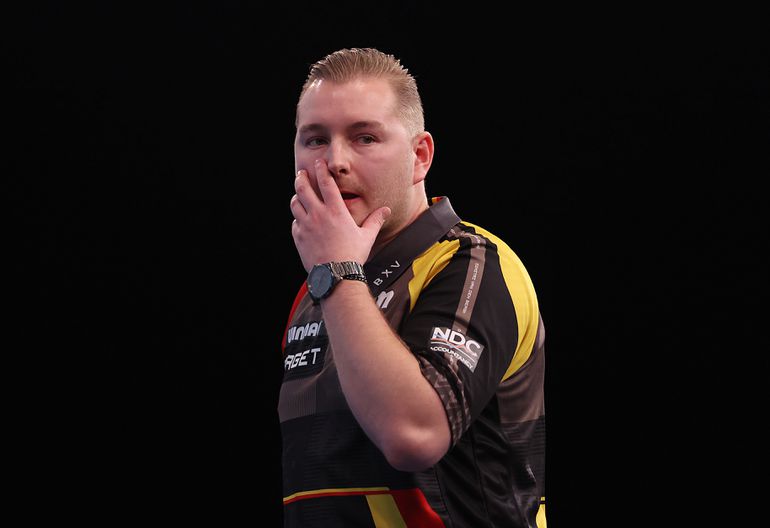 Topdarter Dimitri Van den Bergh is geen full-time prof meer: 'Niet de juiste manier'