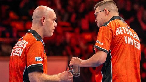 Topdarter Gian van Veen neemt bravoure van Michael van Gerwen over: 'Daar gaan we toch niet van verliezen man!'