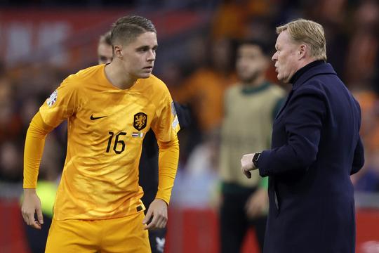 Ronald Koeman lacht om opmerkelijke boodschap Joey Veerman: 'Hij heeft er nog wat aan verdiend...'