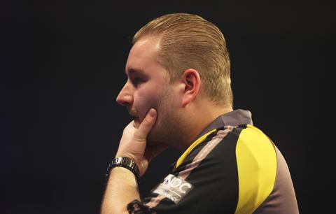 België verspeelt voorsprong tegen regerend wereldkampioen bij World Cup of Darts