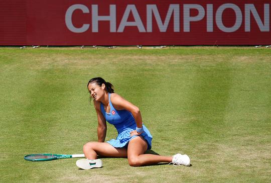 Grote schrik om toptennisster Emma Raducanu na pijnlijk moment