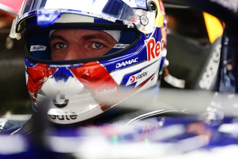 Problemen bij Red Bull in Barcelona: Max Verstappen hoofdschuddend over de streep in VT3