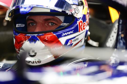 Problemen bij Red Bull in Barcelona: Max Verstappen hoofdschuddend over de streep in VT3