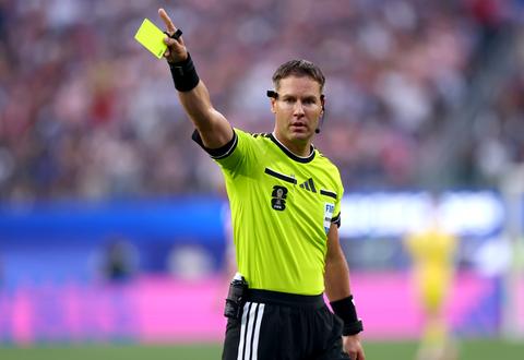 VAR fluit Nederlandse arbiter Danny Makkelie terug voor opmerkelijke reden bij WK voetbal