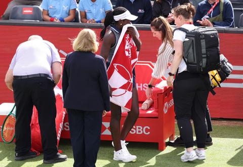 Toptennisster slikt nieuwe domper na teleurstellen Serena Williams: 'Het spijt me enorm'