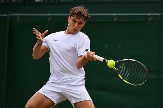 Nederlands tennis-talent (17) Mees Rottgering naar finale Wimbledon voor junioren