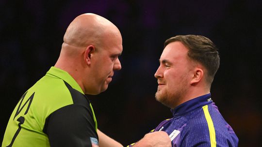 Luke Littler kleineert Michael van Gerwen op social media, Phil Taylor waarschuwt hem