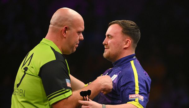 Luke Littler kleineert Michael van Gerwen op social media, Phil Taylor waarschuwt hem