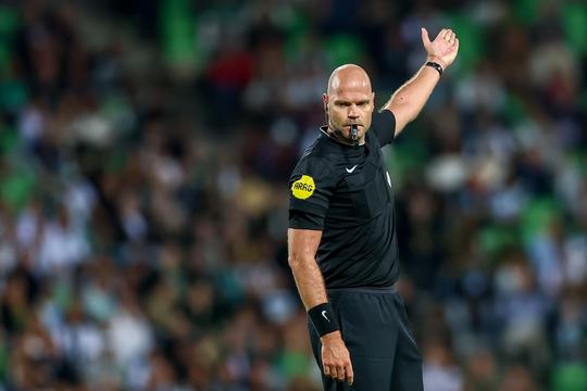 Eredivisie-scheidsrechter Rob Dieperink (38) plotseling overleden