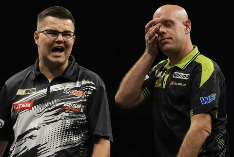 Kopzorgen voor topdarters Michael van Gerwen en Gian van Veen: 'Verschrikkelijk gevoel om te hebben'