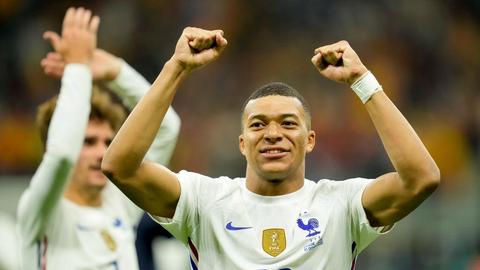 Omstreden goal van Kylian Mbappé geeft WK-kraker tussen Frankrijk en Spanje extra lading
