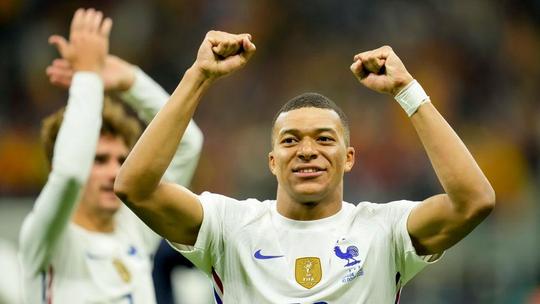 Omstreden goal van Kylian Mbappé geeft WK-kraker tussen Frankrijk en Spanje extra lading