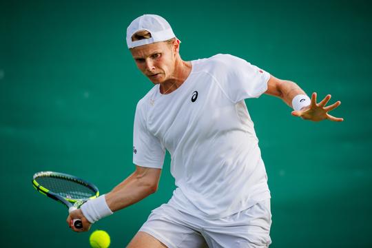 Toptennisser Jesper de Jong begint goed aan belangrijke week in Zweden