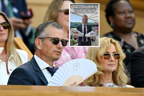 Tennisicoon Richard Krajicek krijgt bijzonder cadeau op Wimbledon, vrouw Daphne Deckers lacht om pikant detail