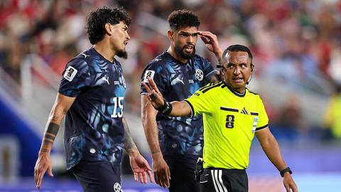 Deze scheidsrechter fluit de halve finale tussen Frankrijk en Spanje op het WK voetbal