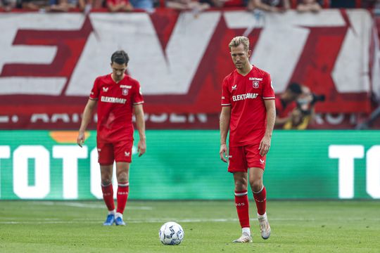 Ricky van Wolfswinkel en Michel Vlap zien dé reden voor uitschakeling FC Twente: 'Dan hebben spelers wél schijt'