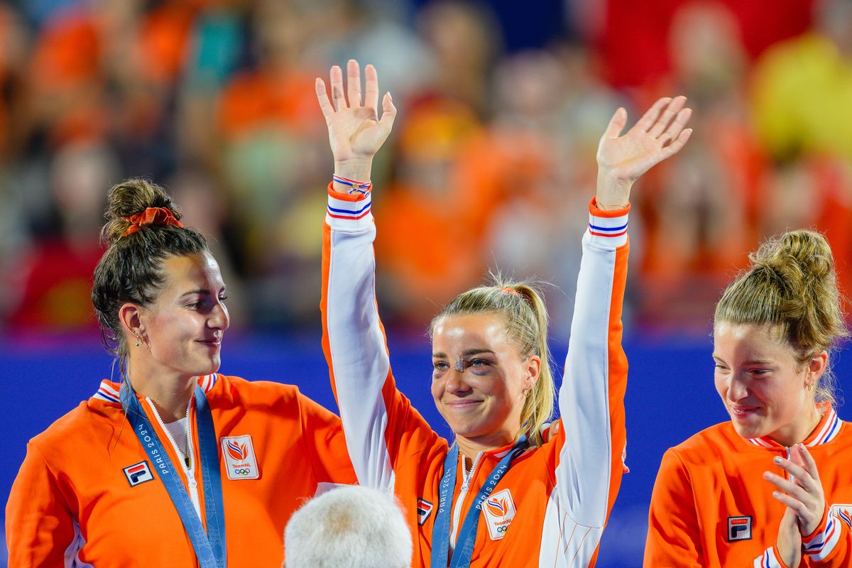 Gehavende Joosje Burg ontbreekt op feestelijke huldiging van hockeysters