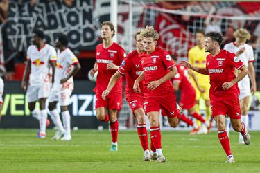 Champions League-droom FC Twente spat uiteen na knotsgek duel: comeback komt te laat