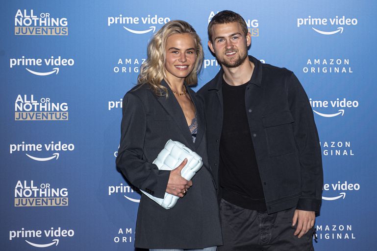 Matthijs de Ligt neemt vrouw AnneKee Molenaar meteen mee naar populair 'sexy' restaurant op eerste avond in Manchester