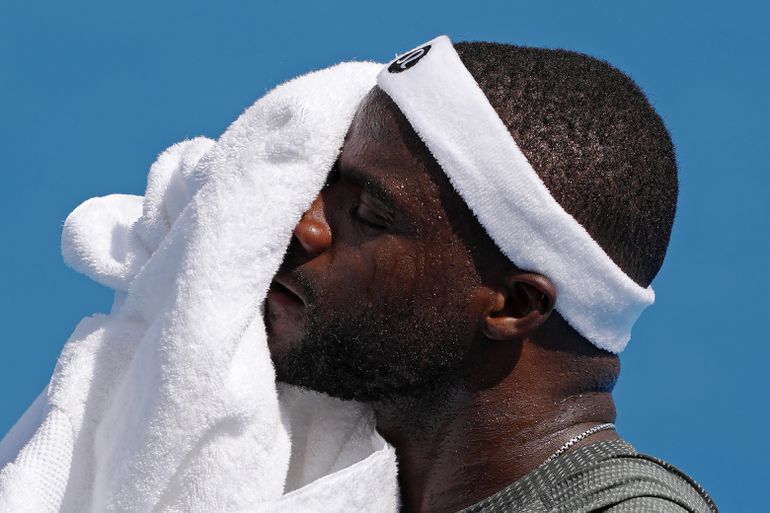Toptennisser geeft 'duidelijk gefrustreerd en gekweld' op na opvallende actie