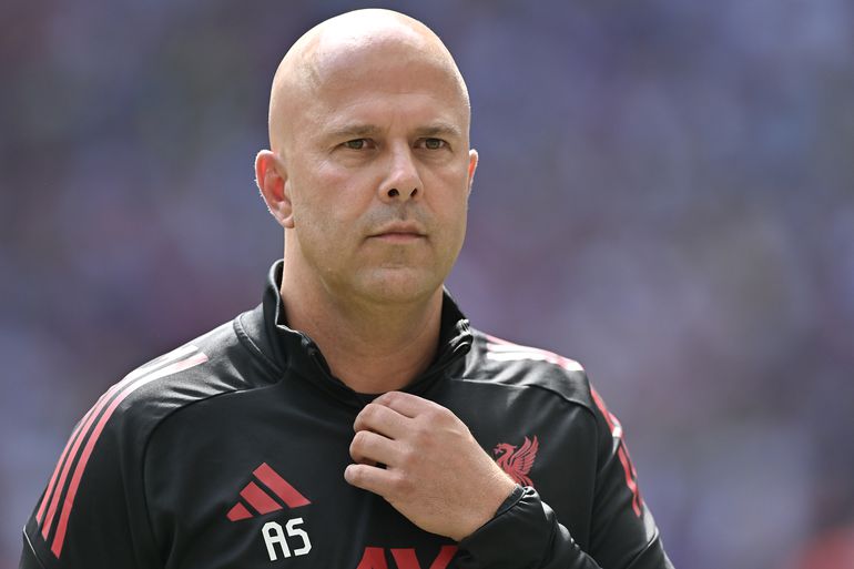 'Arne Slot en Liverpool zijn streng voor basisspeler: óf verlengen, óf deze zomer weg'