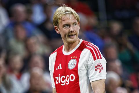 Live Conference League | Ajax hoopt voorsprong veilig te stellen in Ierland, Mika Godts op de bank
